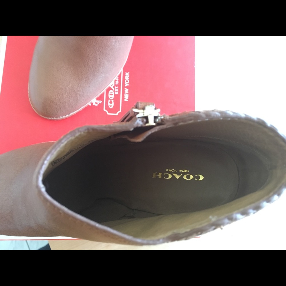 Barley worn Coach Heidi distress leather booties - Picture 6 of 8
